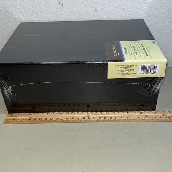 New/sealed Recollections Black Memory Box 4”11’x7.5”x4.5 (Clippings/Photos/DVDs) - Picture 7 of 8